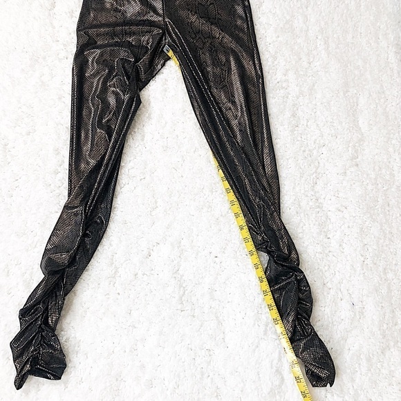 🆕 Candie’s metallic snakeskin leggings black gold - Picture 6 of 9